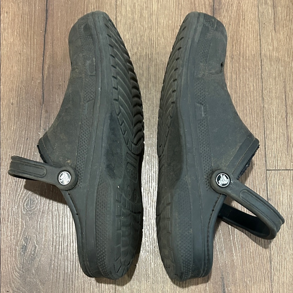 CROCS insulated Black Shoes ! Size 10 - Picture 4 of 6